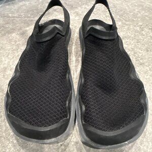 CROCS Swiftwater Mesh Wave Sandals Mens Size 7 Black Water Shoes Iconic Comfort